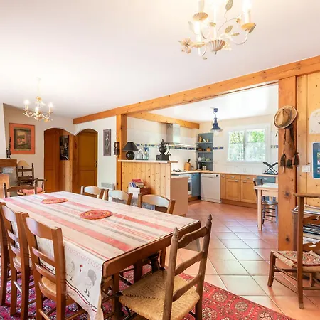 Un Au Pied Du Pic Du Midi * Louvie Juzon