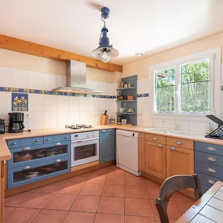 Un Au Pied Du Pic Du Midi * Louvie Juzon