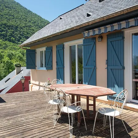 Un Au Pied Du Pic Du Midi